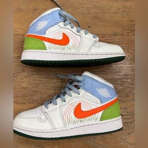Nike Air Jordan 1 Mid 'Spring Stitch' Sneakers Youth 
No box. Slightly used.